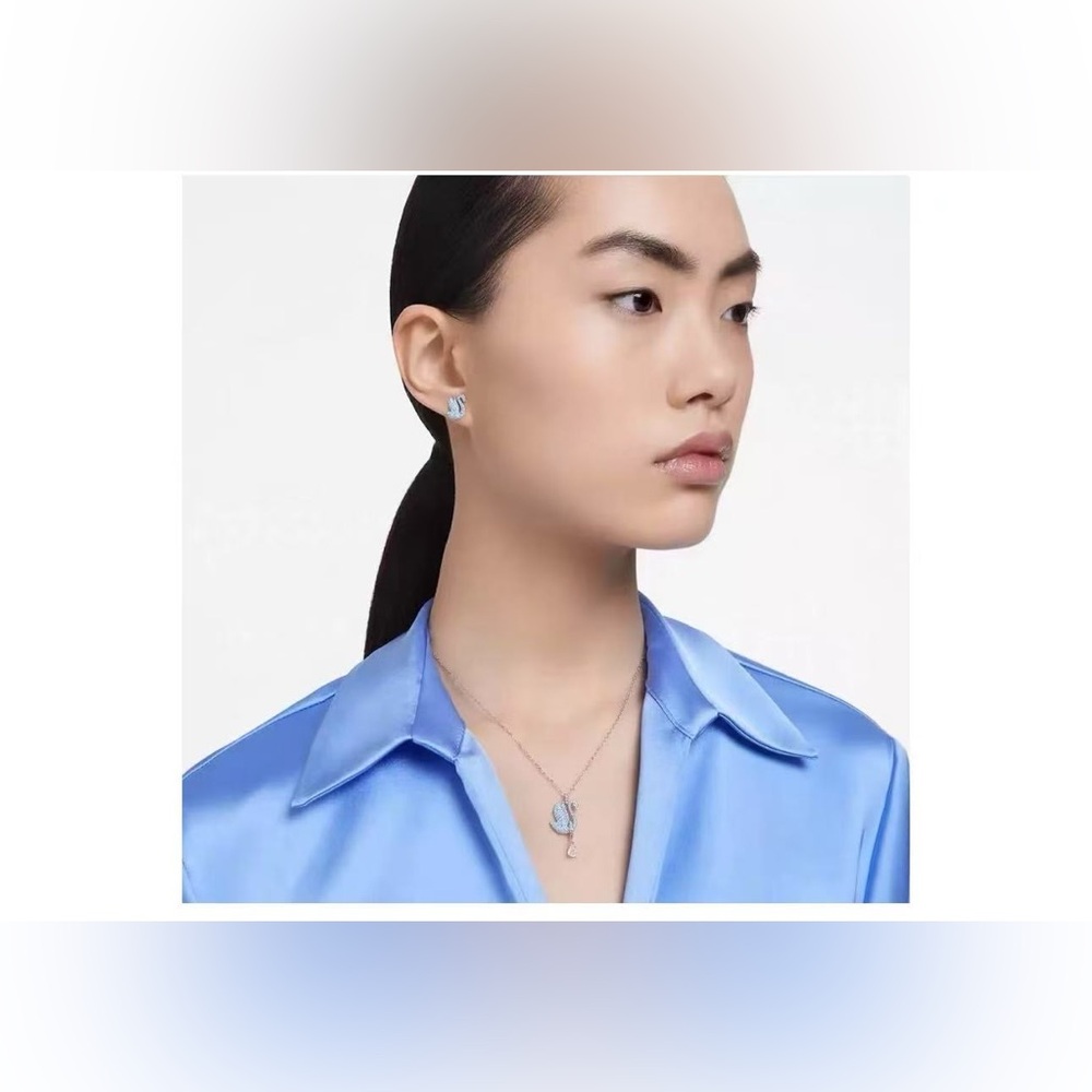 Swarovski swan Hollow Collection‎ Pendant Necklace